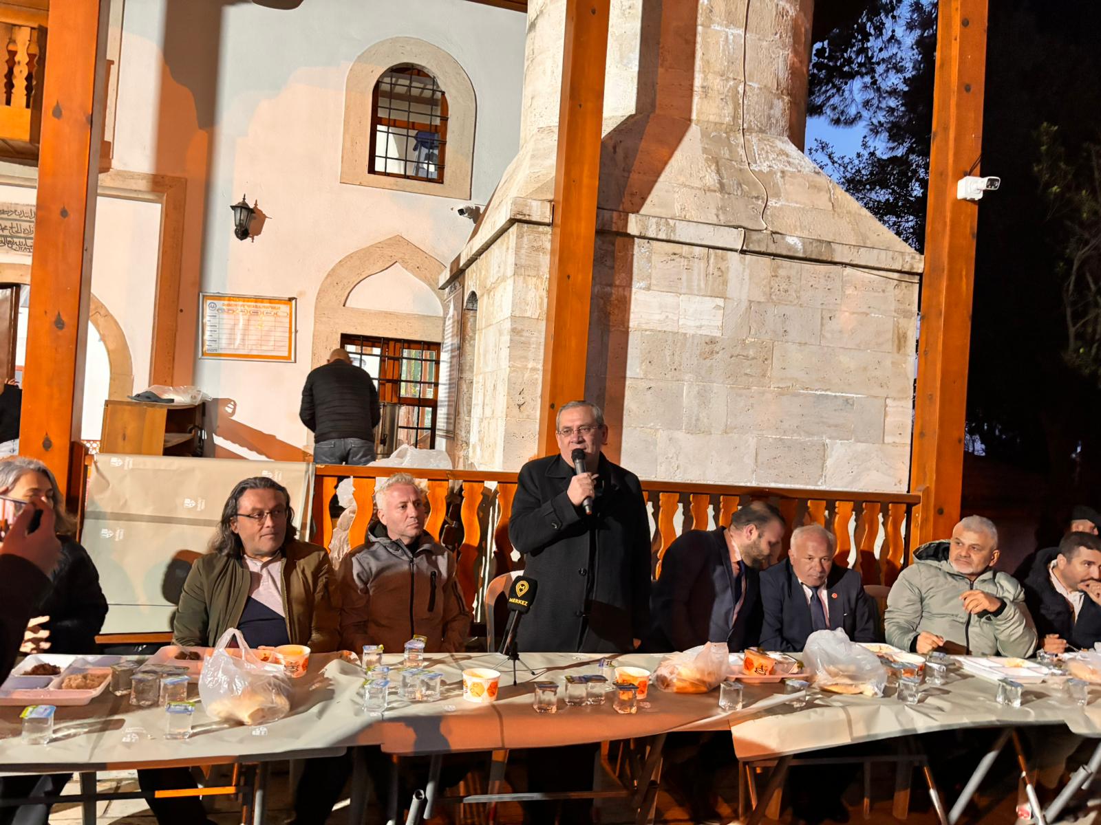 Menteşe Kaymakamı ve Vakıf Başkanımız Sayın Mehmet Eriş, Şahidi Camii Avlusunda Düzenlenen İftarda Roman Vatandaşlarımızla Gönül Sofrasında Buluştu